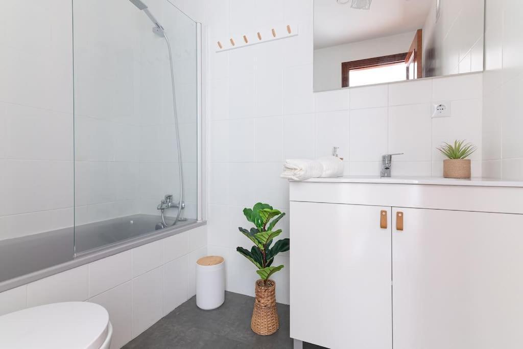 San Roman Apartment With Private Parking Santander Esterno foto
